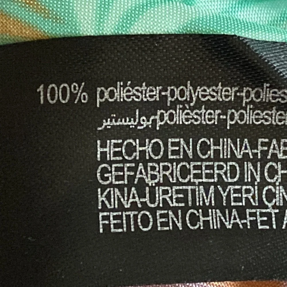 NWT Zara Green/Lilac Satin Effect Printed Scarf.